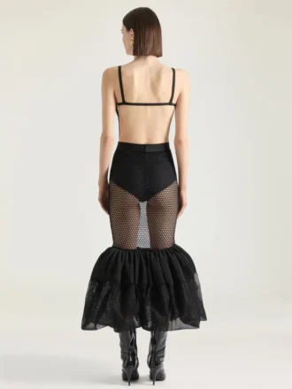 Açık sırtlı, fırfırlı file elbise